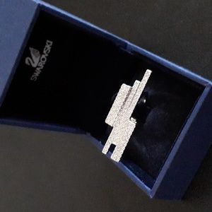 Swarovski Swan Stamped Ring Size 7 (55) JJ100